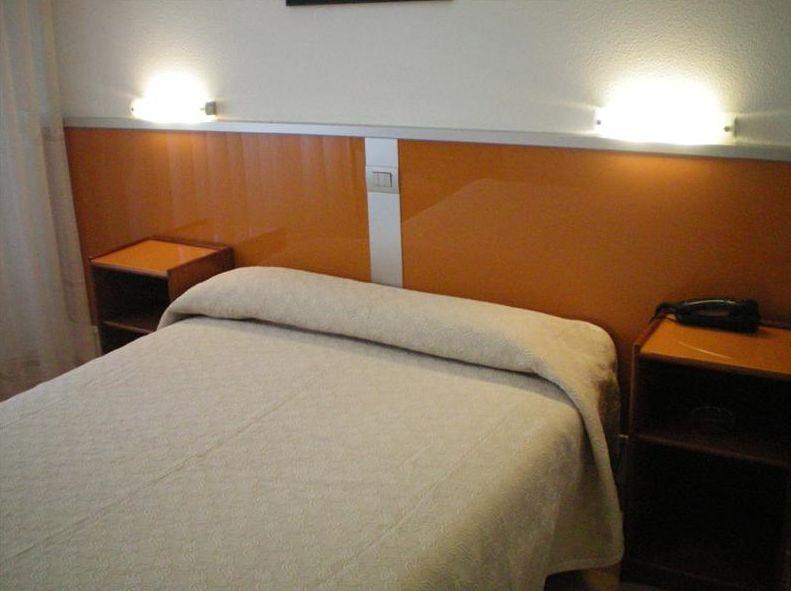 Hostal Liste Station Ла Коруня Стая снимка