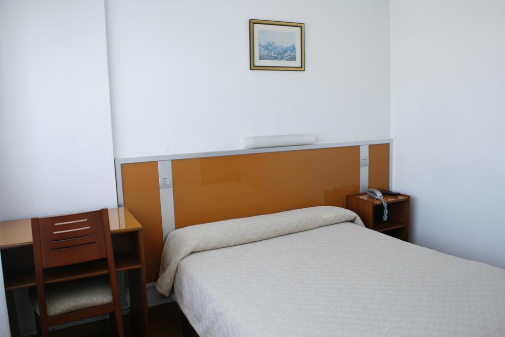 Hostal Liste Station Ла Коруня Стая снимка